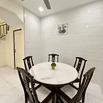 Botani Luxury Homestay